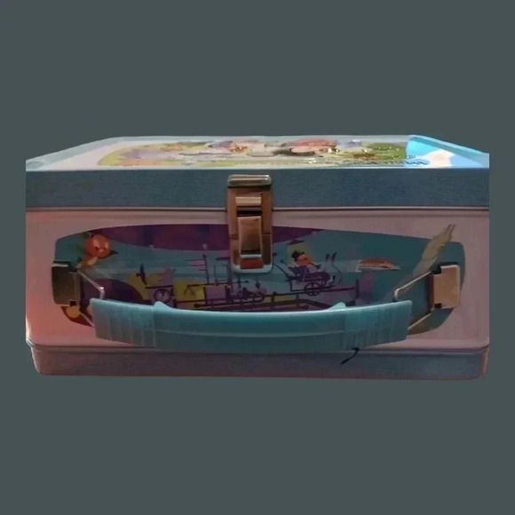 Disney d23 set lunchbox and pin set - Picture 9 of 14